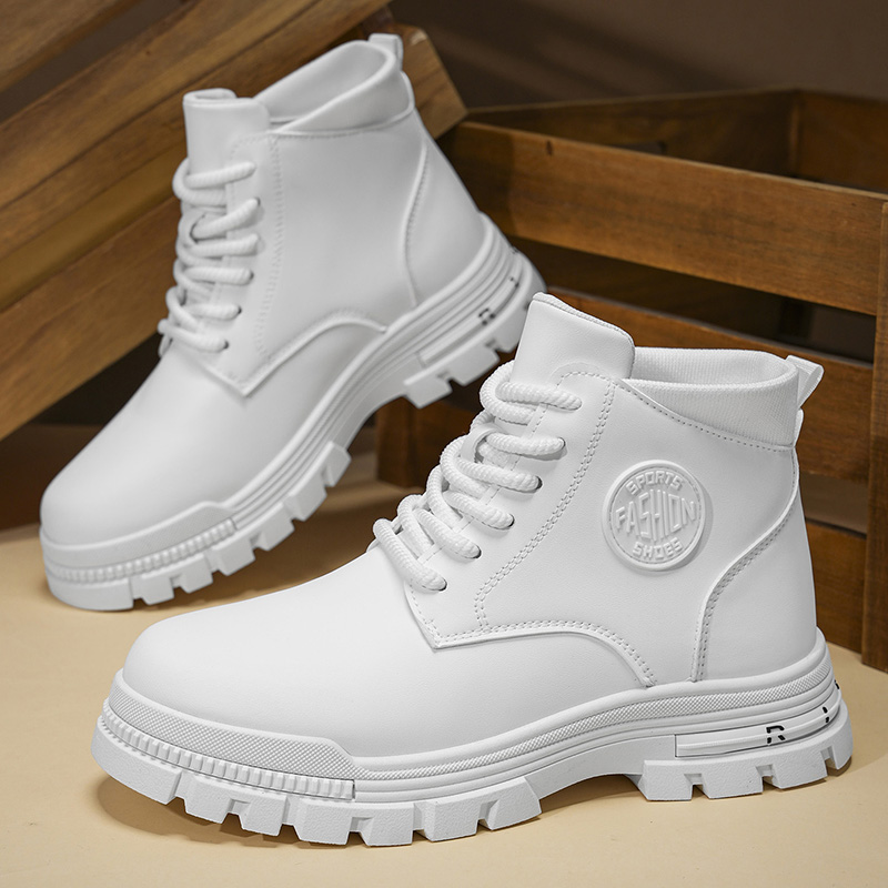 Men Solid White Leather  Comba - Outdoor Adventure Shoes 评论和价格